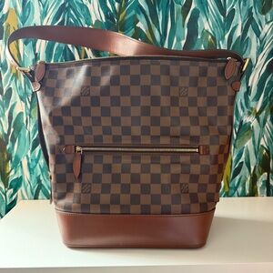 Louis Vuitton
Damier Ebene Diane